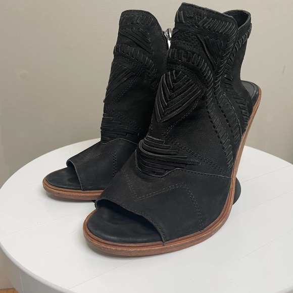 Vince Camuto Shoes - Vince Camuto Peep Toe Heels Booties Woven Leather Wooden Heel Black 8